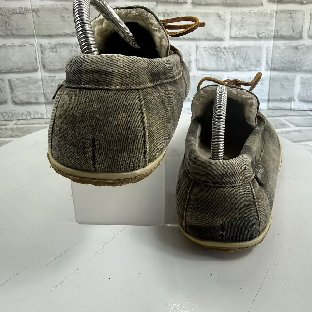 Minnetonka Men's Size 10 Fleece Lined Hard Sole Camo Green Sipper Comfort Shoes